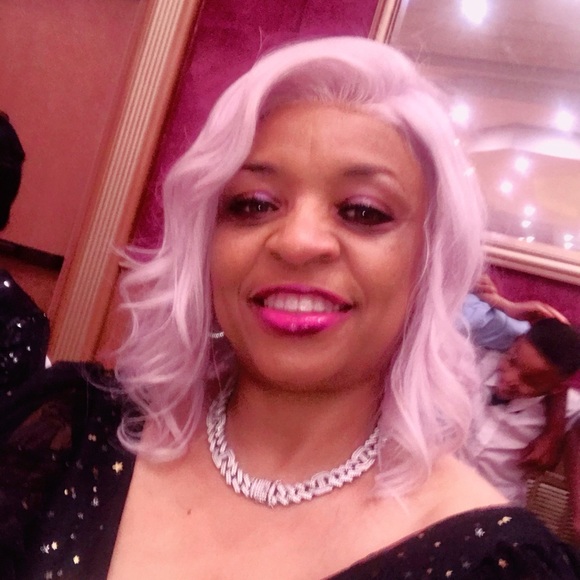 Meet your Posher, Lisa - Picture 1 of 1